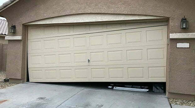 Garage Door Off Track Windermere, FL Garage Door Off Track Windermere, FL